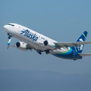 Alaska Airlines B-737 Flyby